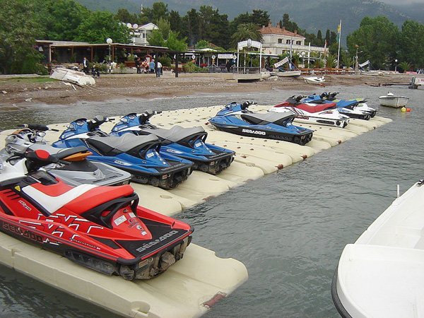 plataformas flotantes de moto de agua