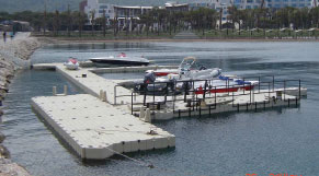 moli galleggianti, banchine approdi attracchi barche e moto d'acqua, passerelle modulari per attracchi, pontoni e pontili galleggianti